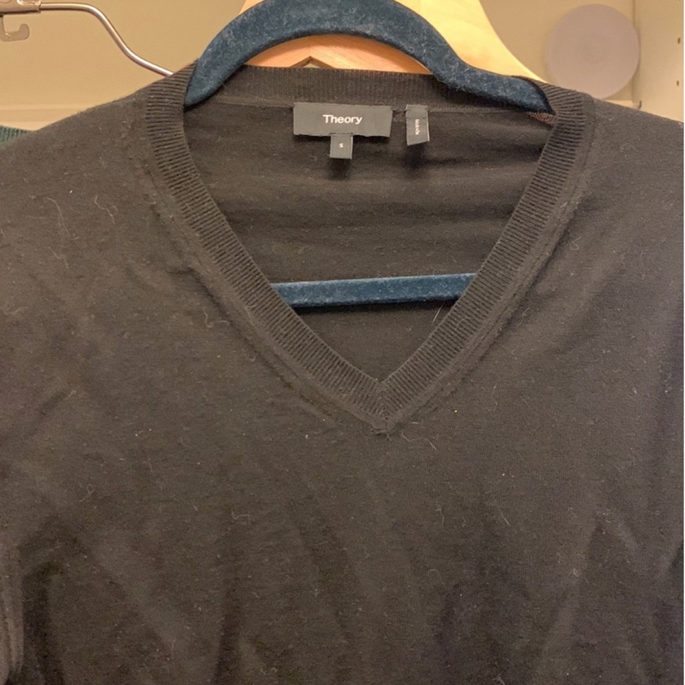 THEORY Regal Wool Black V-Neck